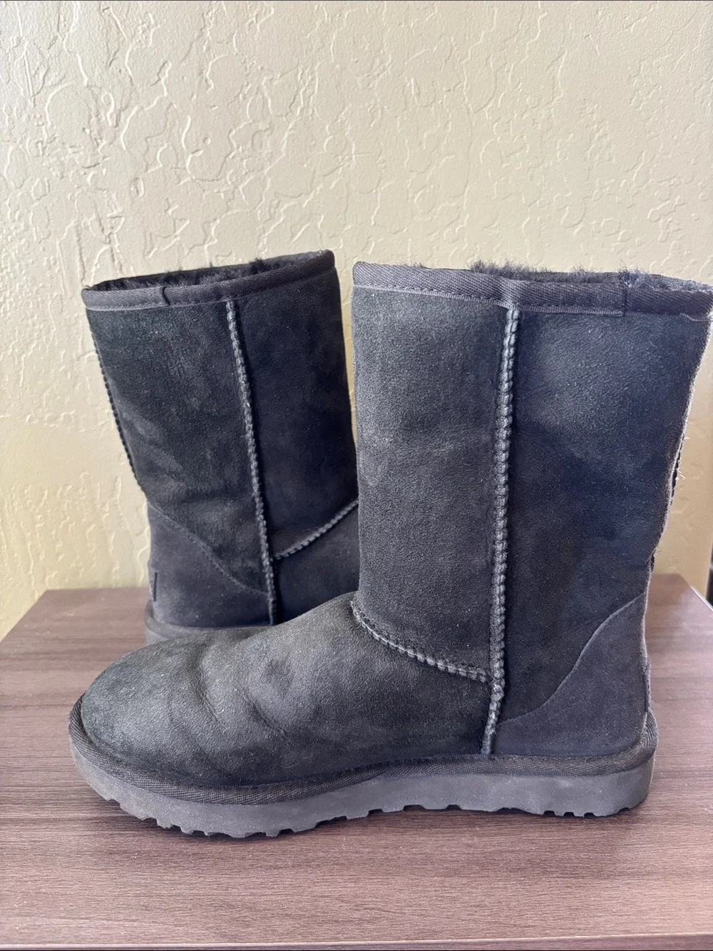 Ugg Classic II Black Boots Shearling Lined Size 8